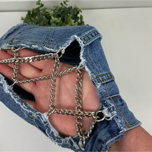 LF Furst of a Kind Vintage Upcycled Levi’s Criss Cross Side Chain Shorts 24-26 - Picture 9 of 14